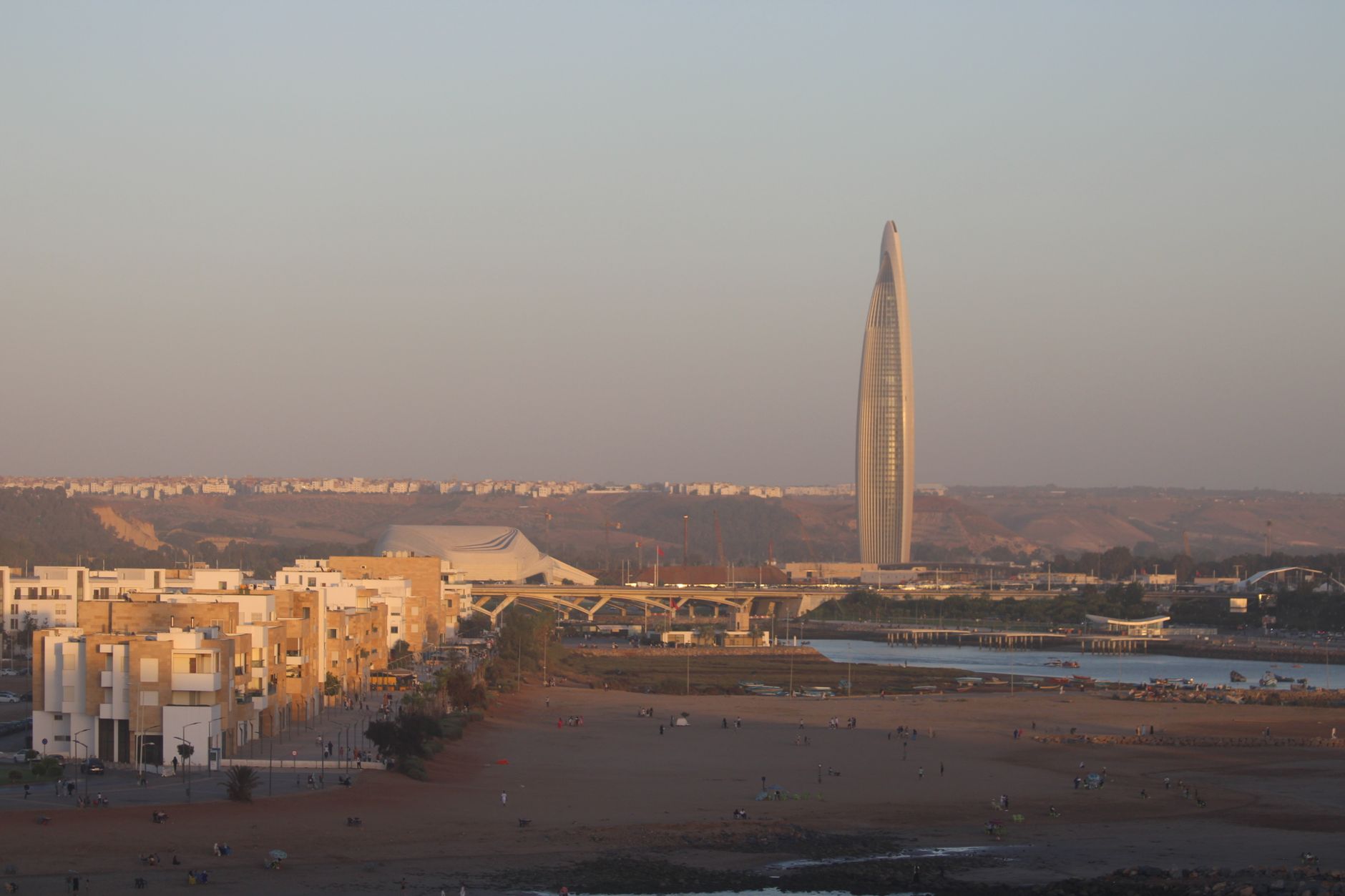 Ciudad costera moderna reconstruida en Marruecos, el tipo de reconstrucción en hormigón armado ordenada tras 1960