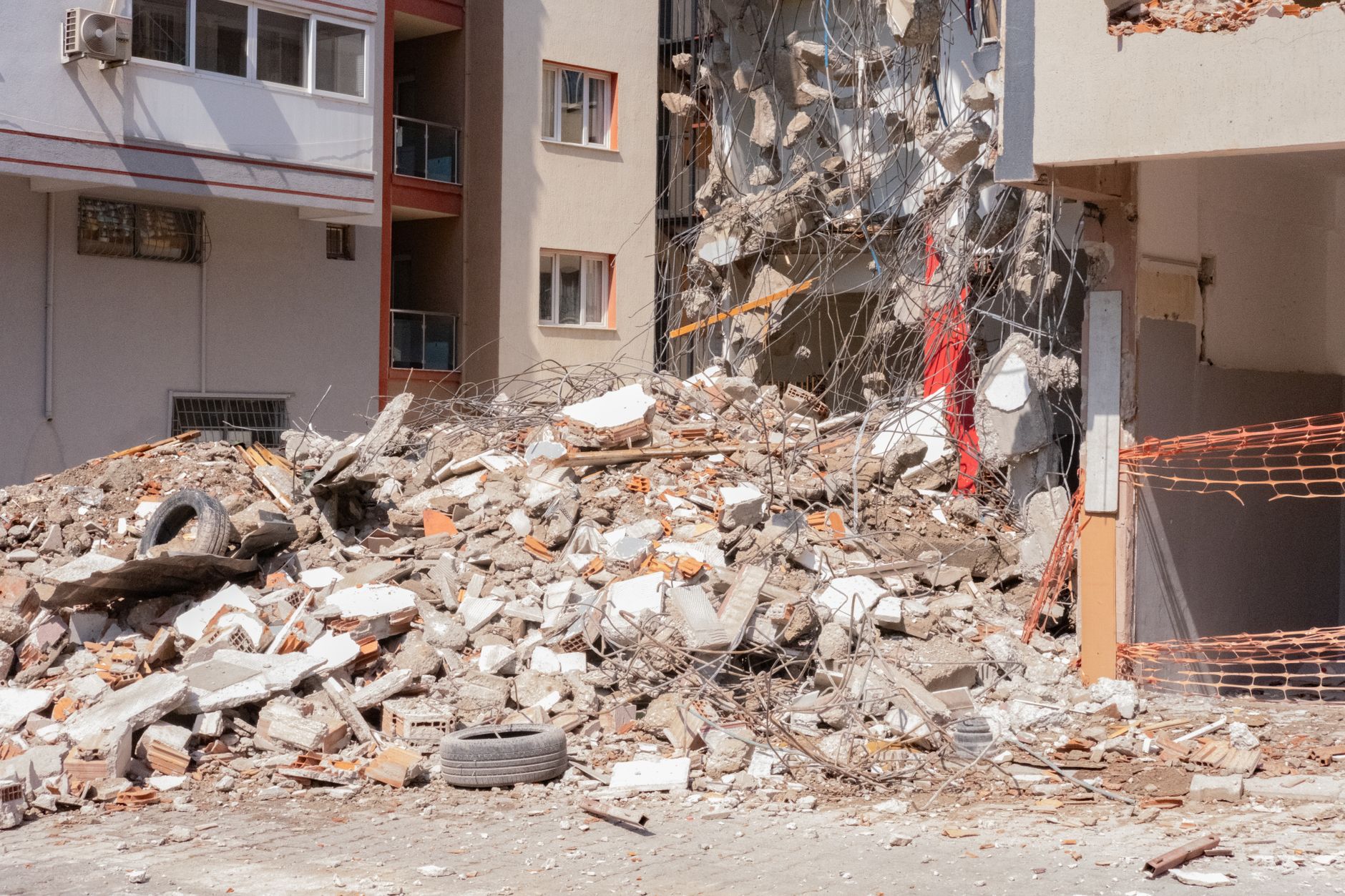 Escombros de un edificio dañado, el tipo de destrucción vista en Amatrice tras el terremoto de 2016