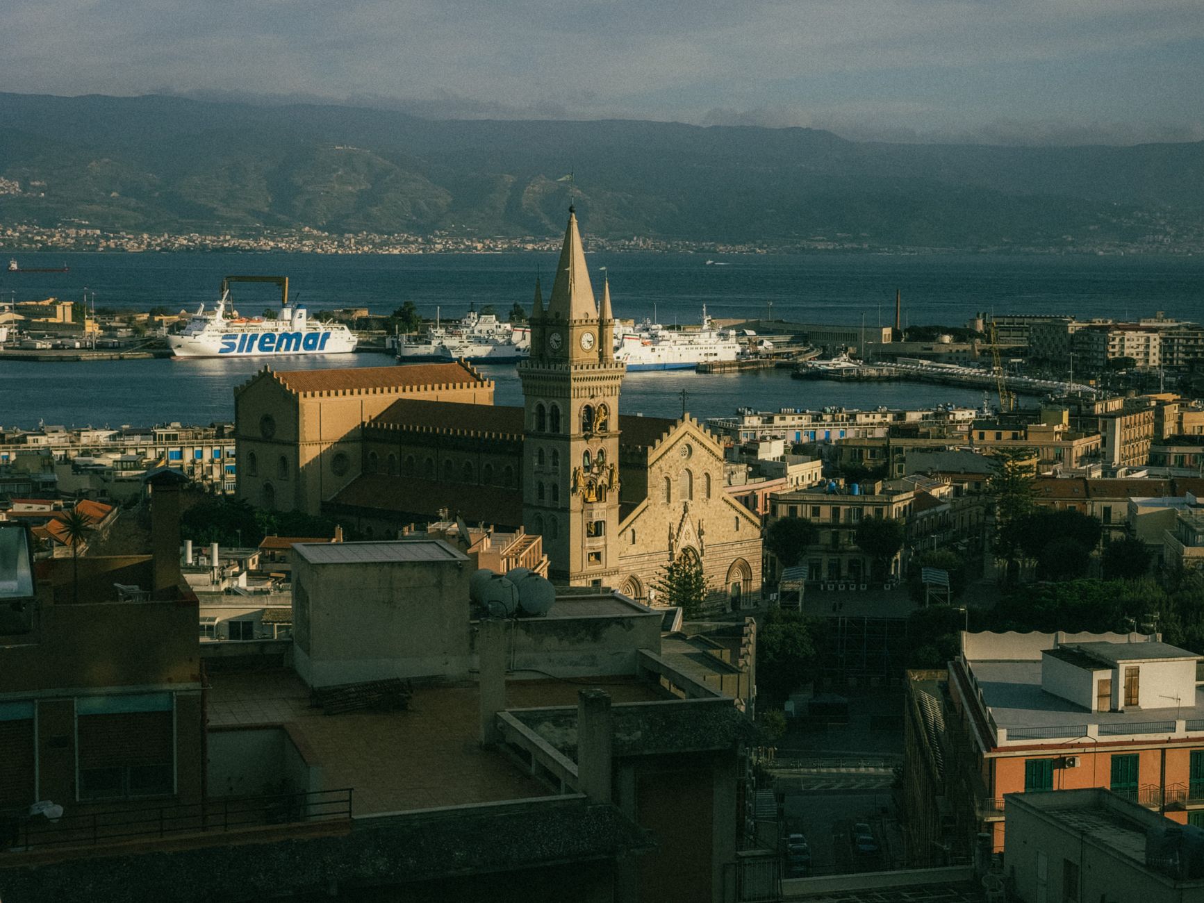 Costa cerca del estrecho de Mesina, próxima a donde los terremotos de Calabria de 1783 generaron tsunamis locales
