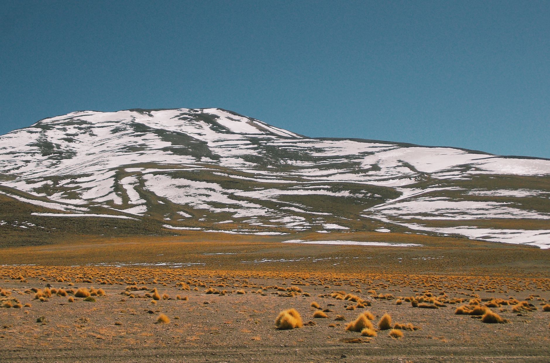 Paisaje andino en Bolivia, sobre la losa profunda de la placa de Nazca