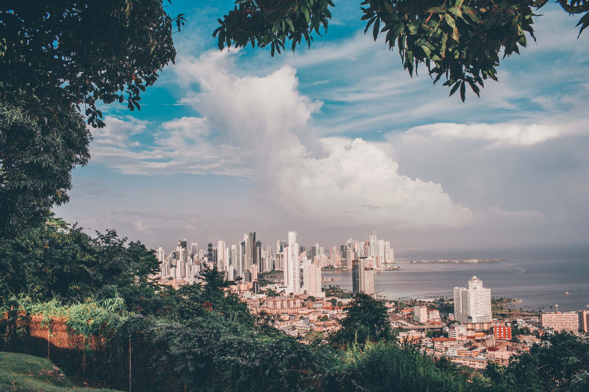 Panama City coastline and bay, in a moderate-to-low seismic hazard zone