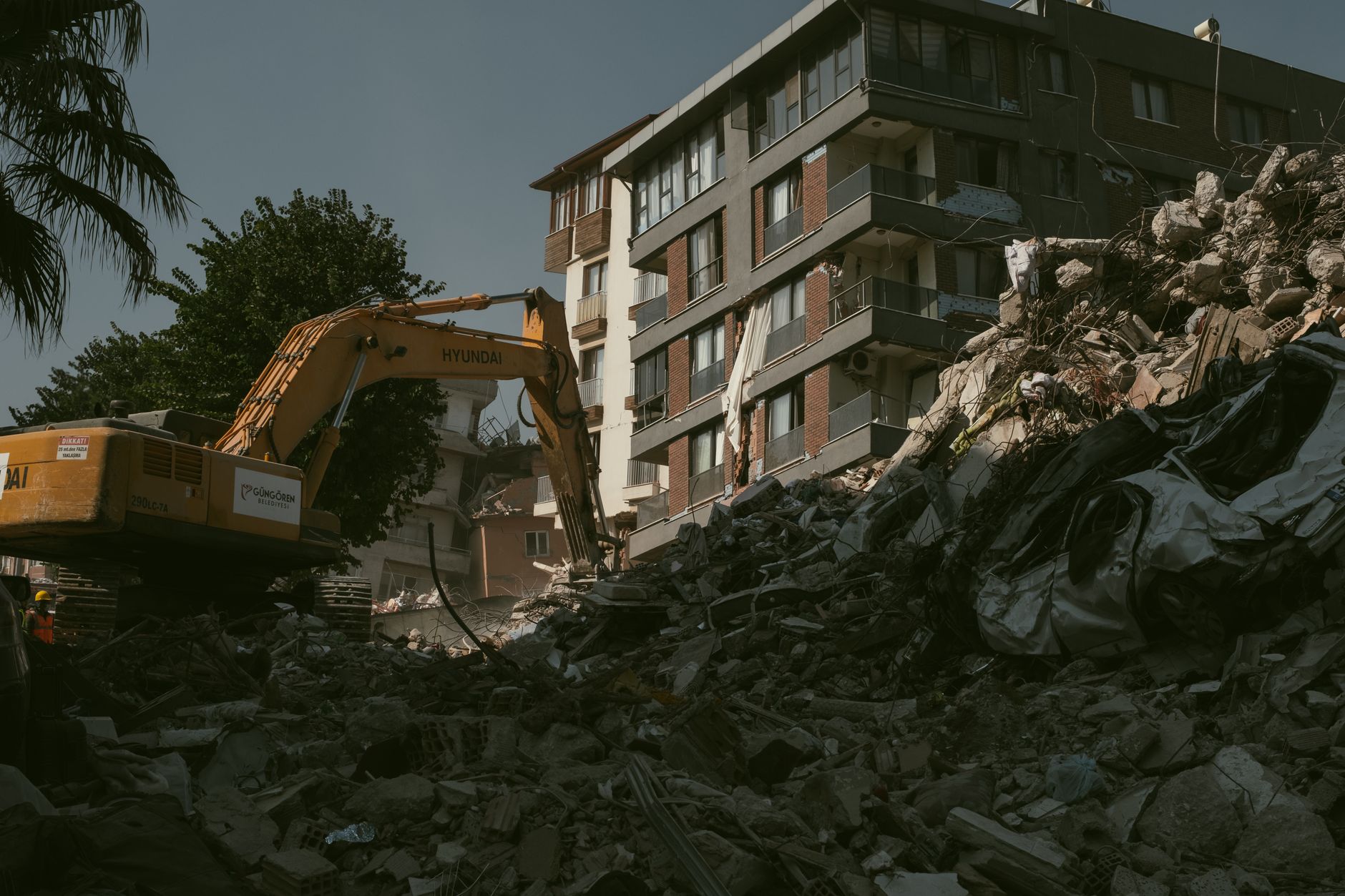 Escombros de un edificio derrumbado tras un gran terremoto, el tipo de destrucción que sufrió Haití en 2010