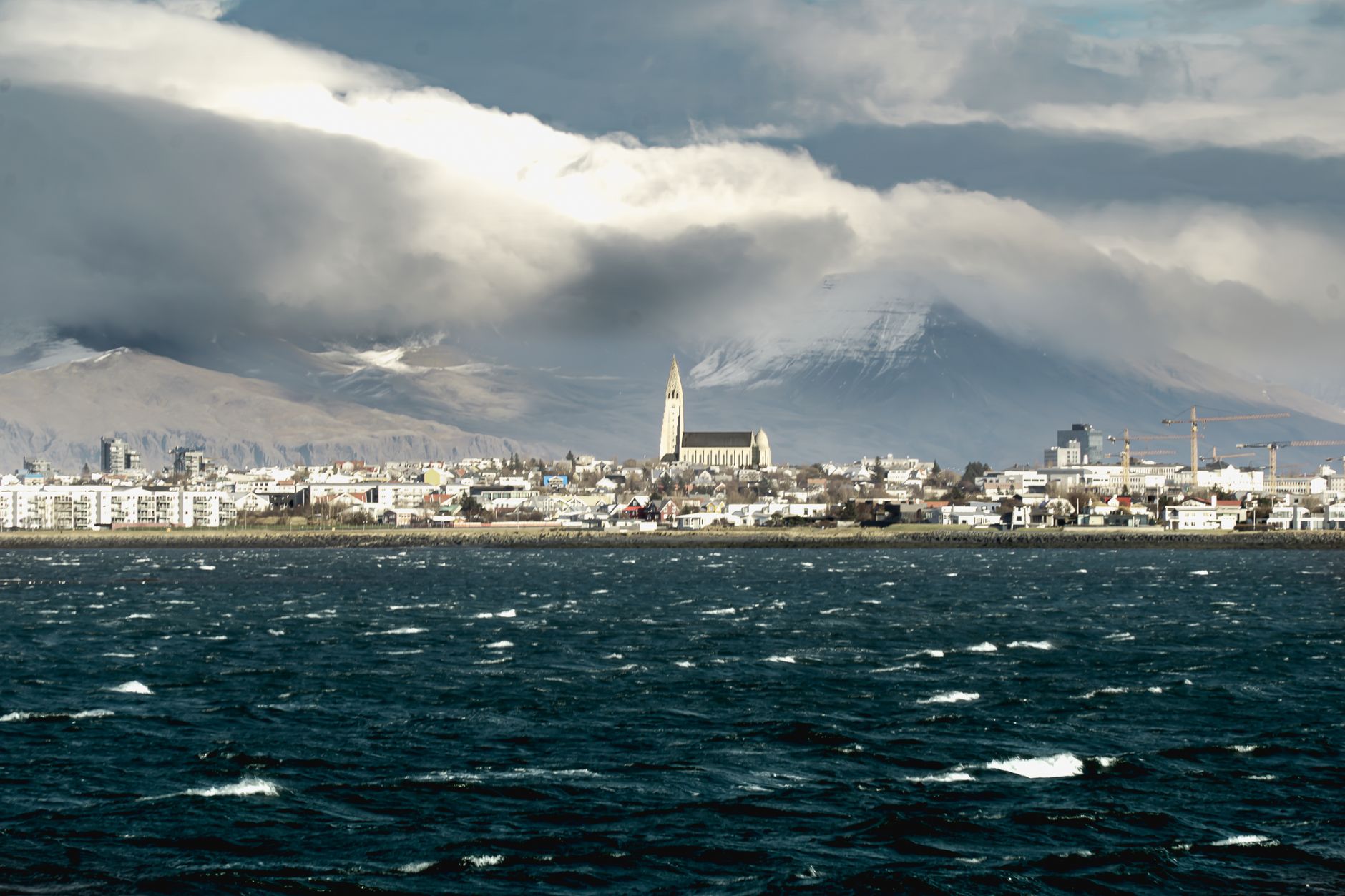Reikiavik, capital de Islandia, cerca de la península de Reykjanes, sísmicamente activa