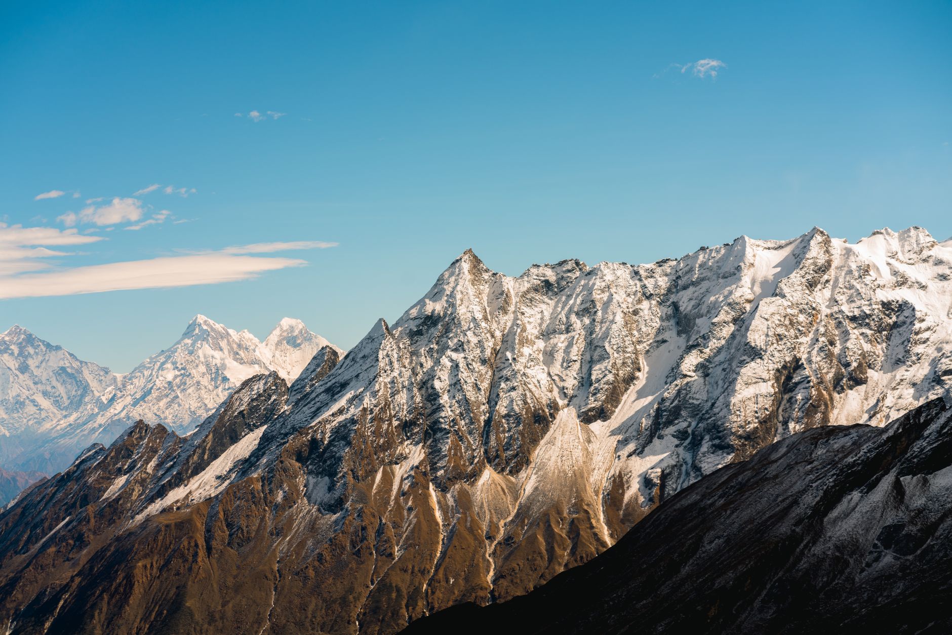La cordillera del Himalaya cerca de Nepal
