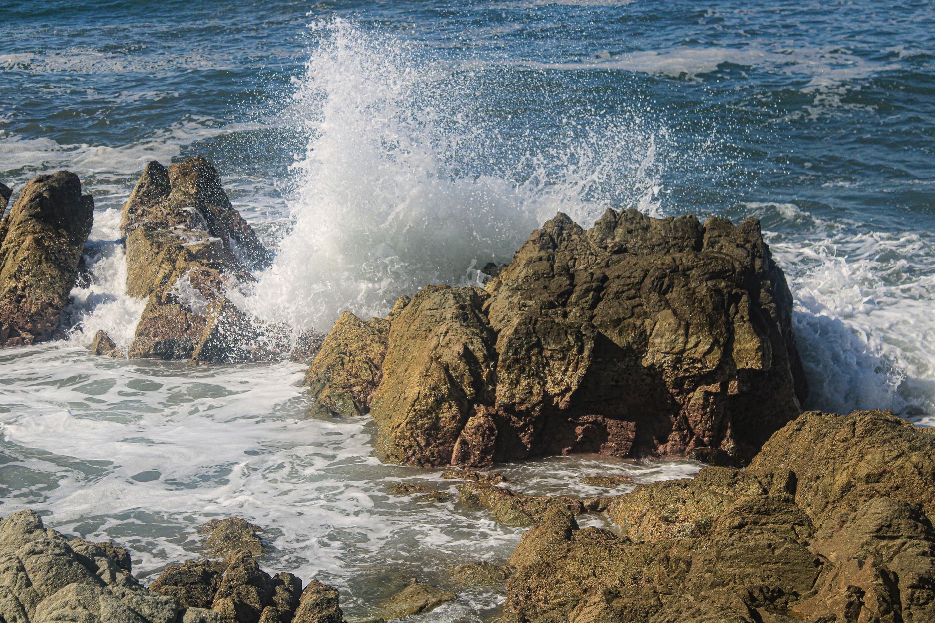 Pacific Ocean waves along Mexico's seismically active western coast