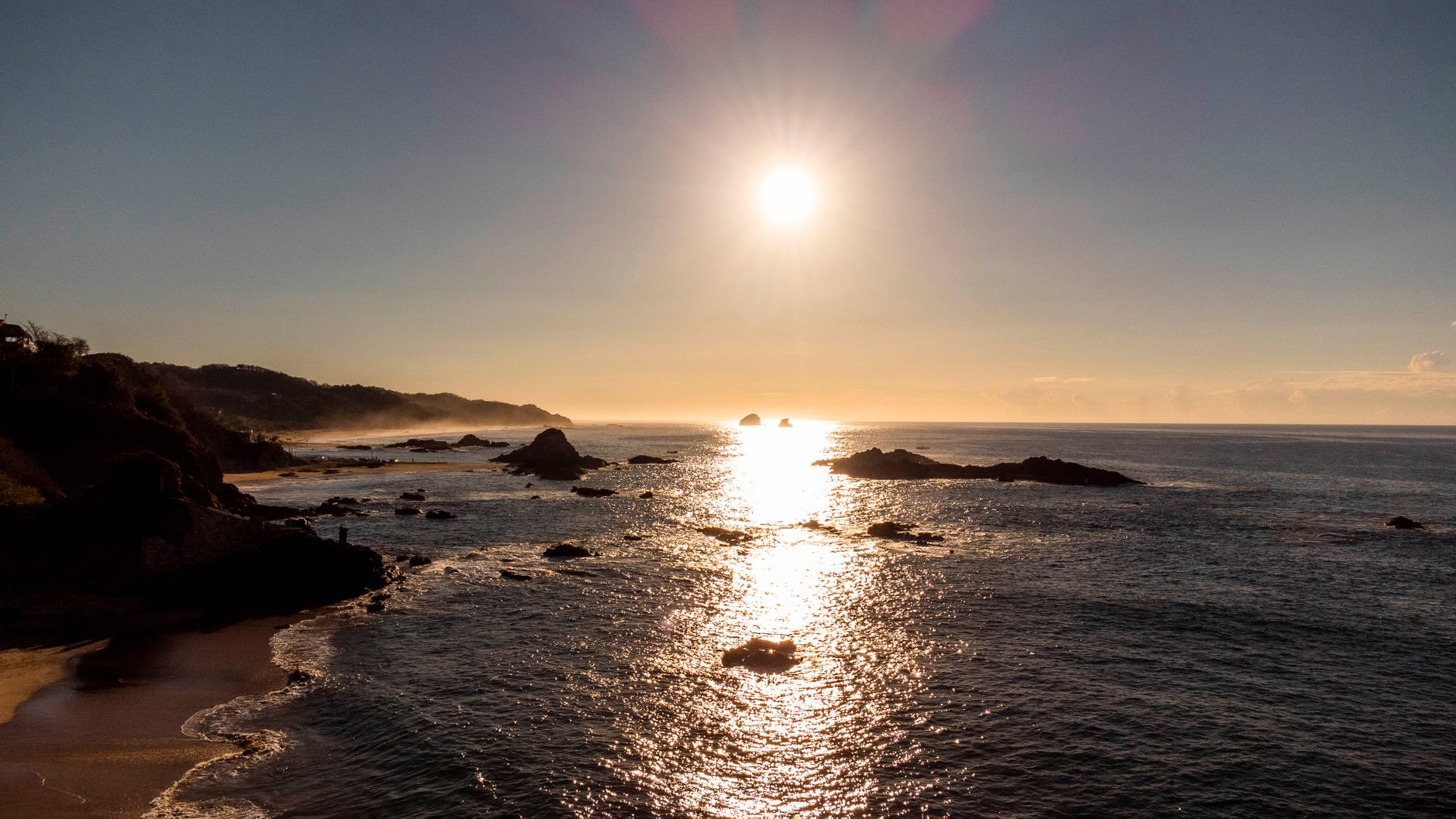 Costa del océano Pacífico cerca de los estados sísmicamente activos del oeste de México