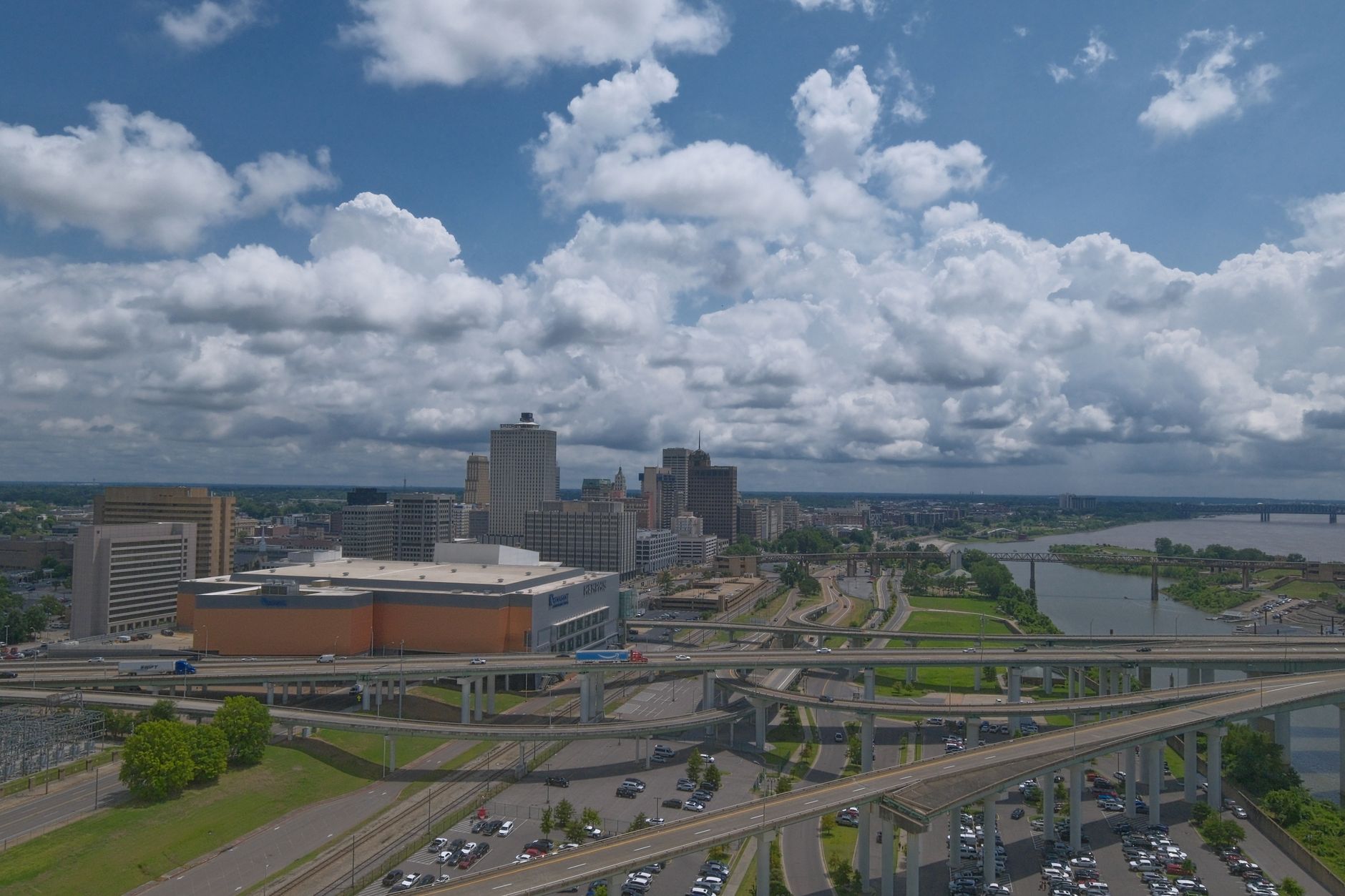 Memphis, Tennessee skyline on the Mississippi River, near the New Madrid Seismic Zone