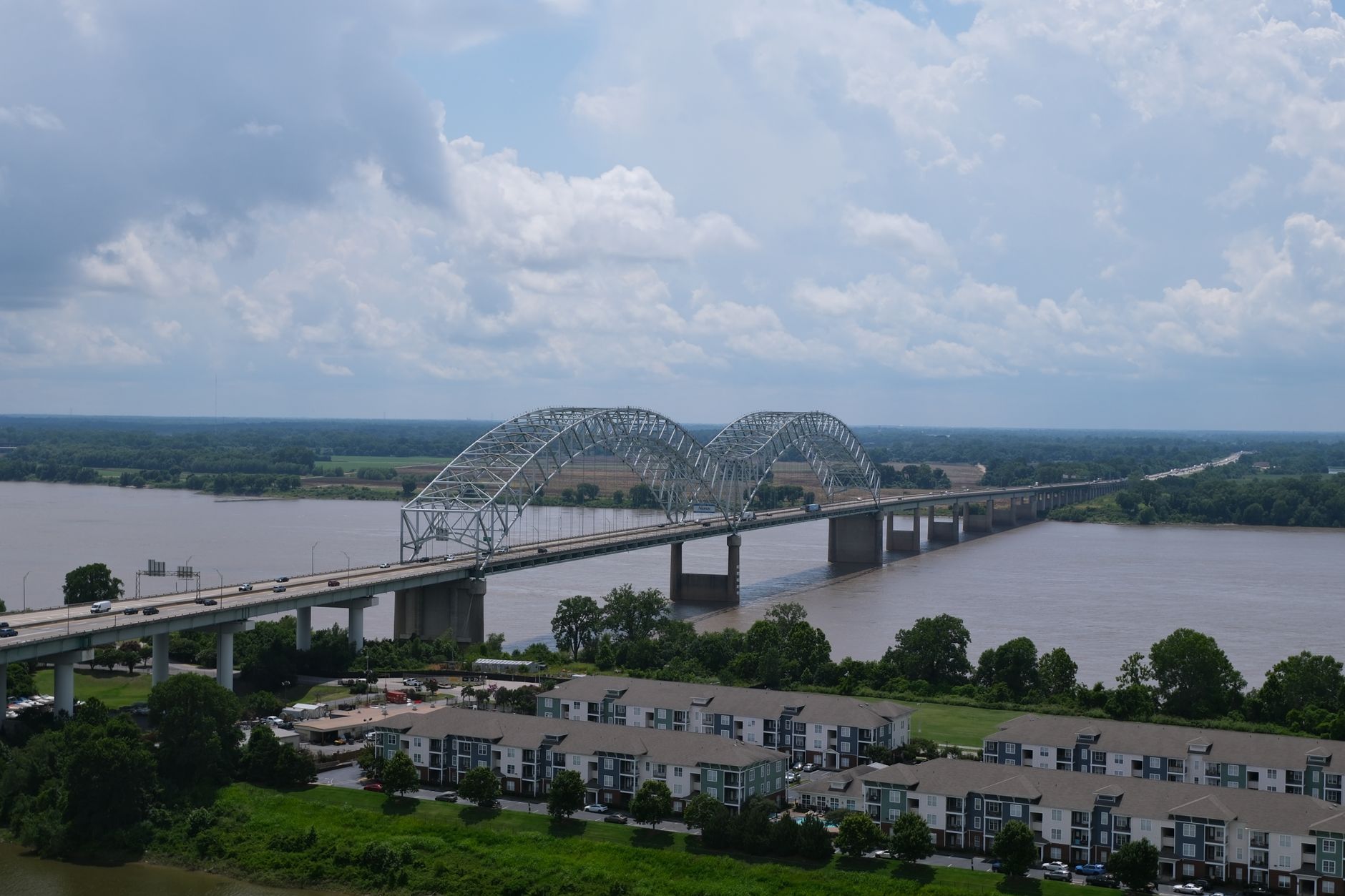 Bridge over the Mississippi River at Memphis, above the buried intraplate faults of the New Madrid zone