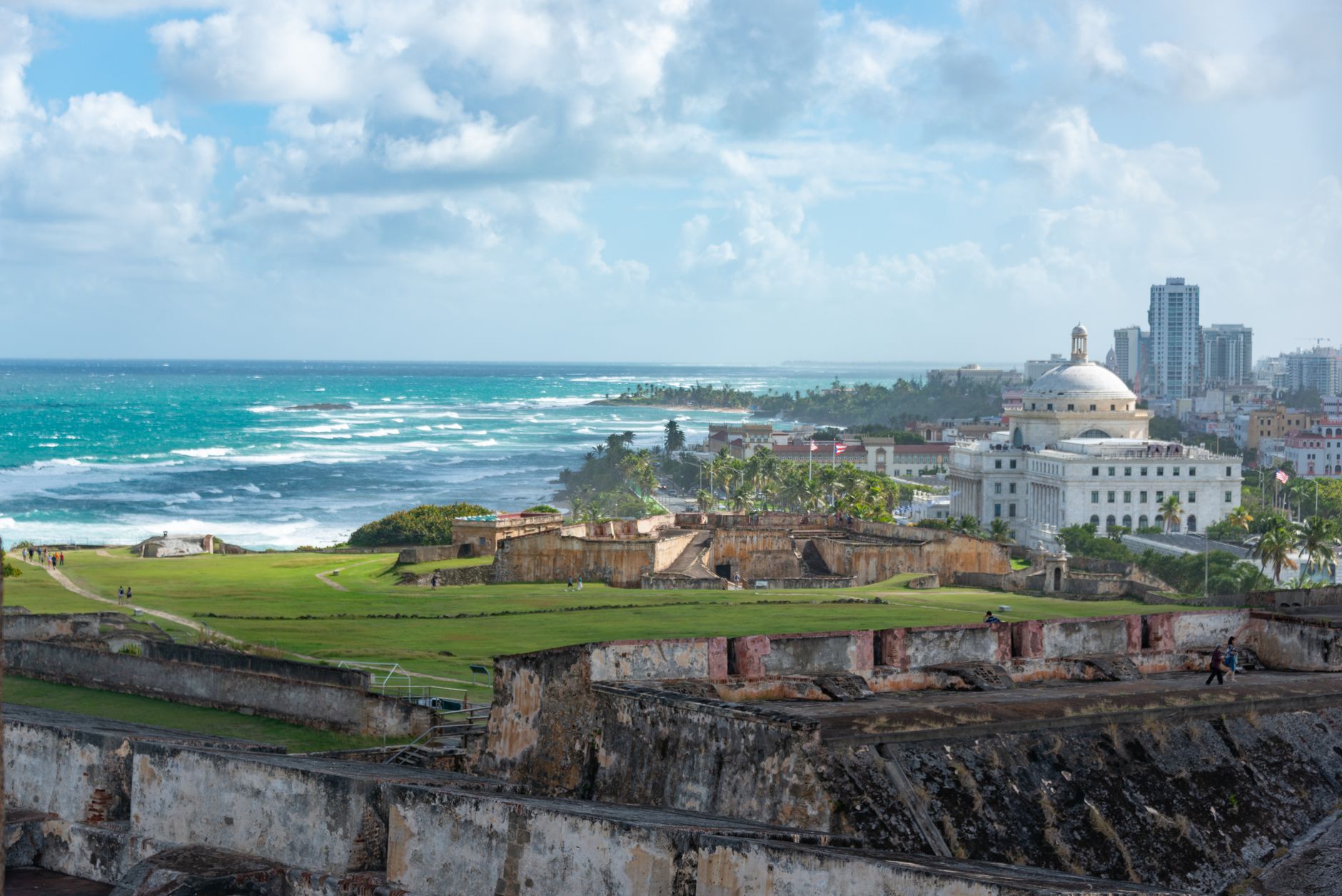 Skyline de San Juan, Puerto Rico, en el límite de la placa del Caribe