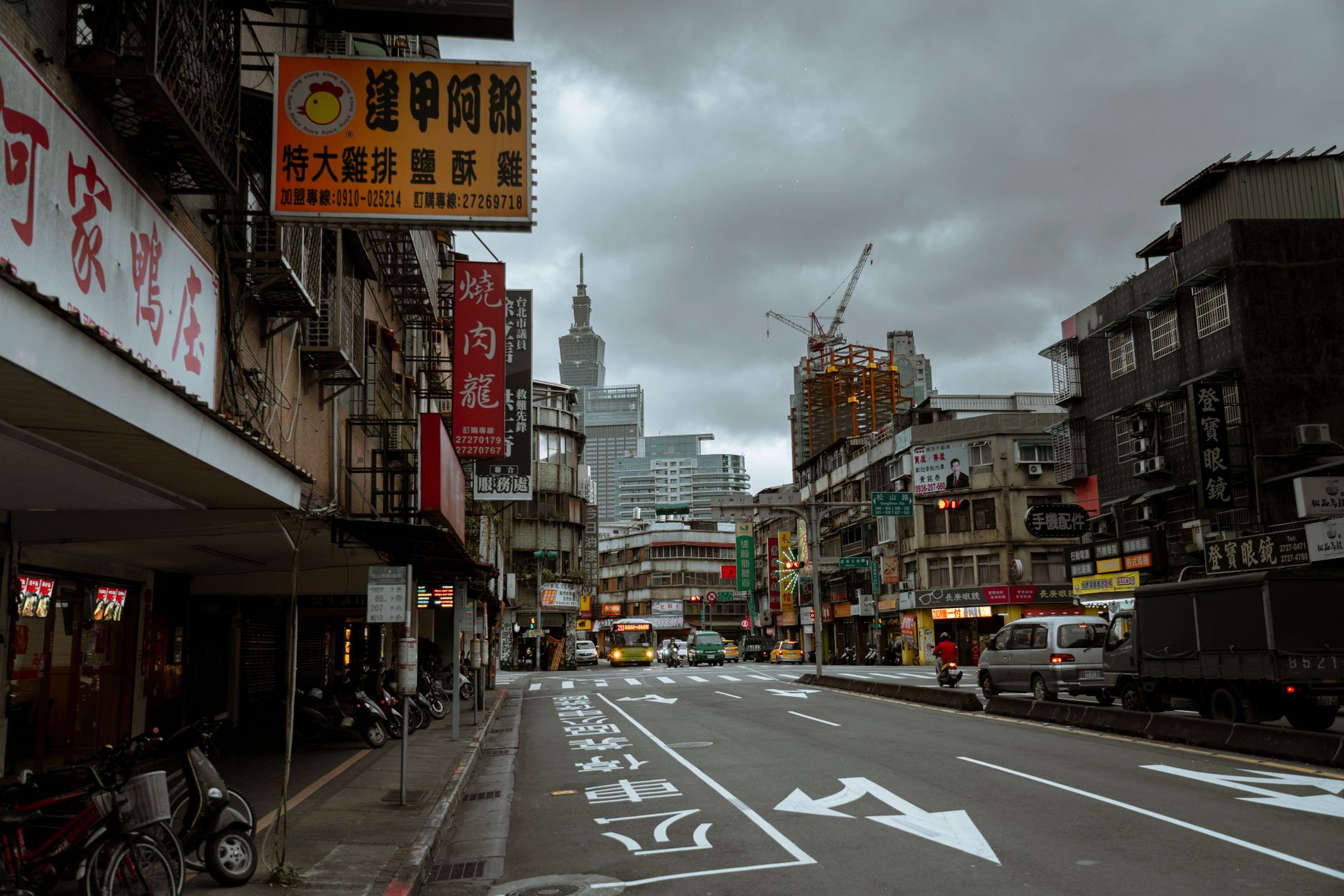 Calle del centro de Taipéi, capital de Taiwán