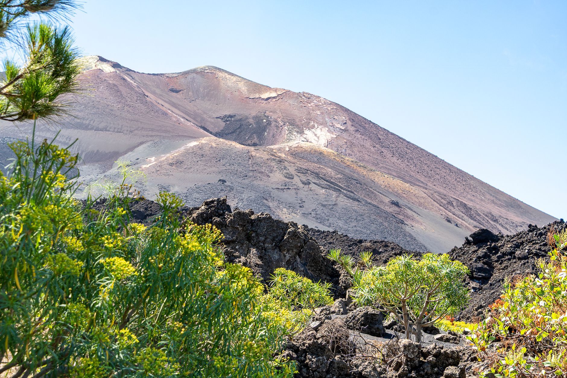 Paisaje volcánico del Parque Nacional del Teide en Tenerife