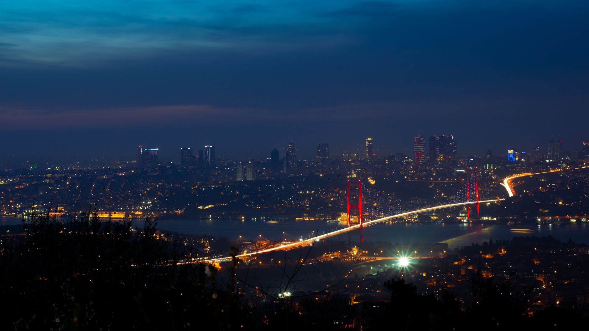 Skyline de Estambul, Turquía, cerca de la región devastada por el terremoto de İzmit de 1999