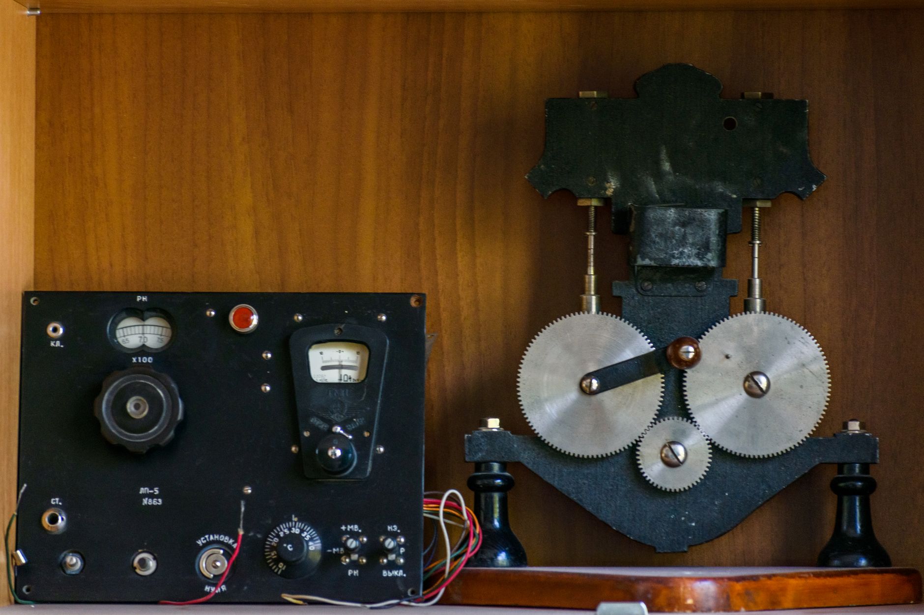 Seismograph instrument recording earthquake data